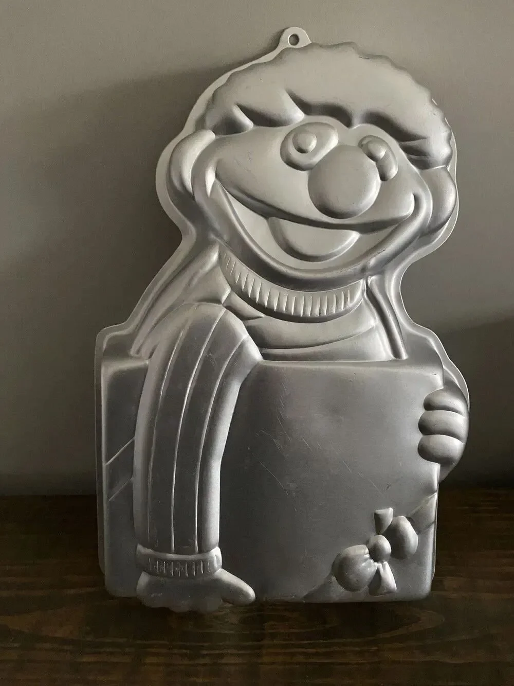 ERNIE SHAPED CAKE PAN 1983 WILTON 2105-3173 with instructions